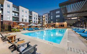 Luxurious Midtown 2Bed2Bath With Sweeping Skyline Views